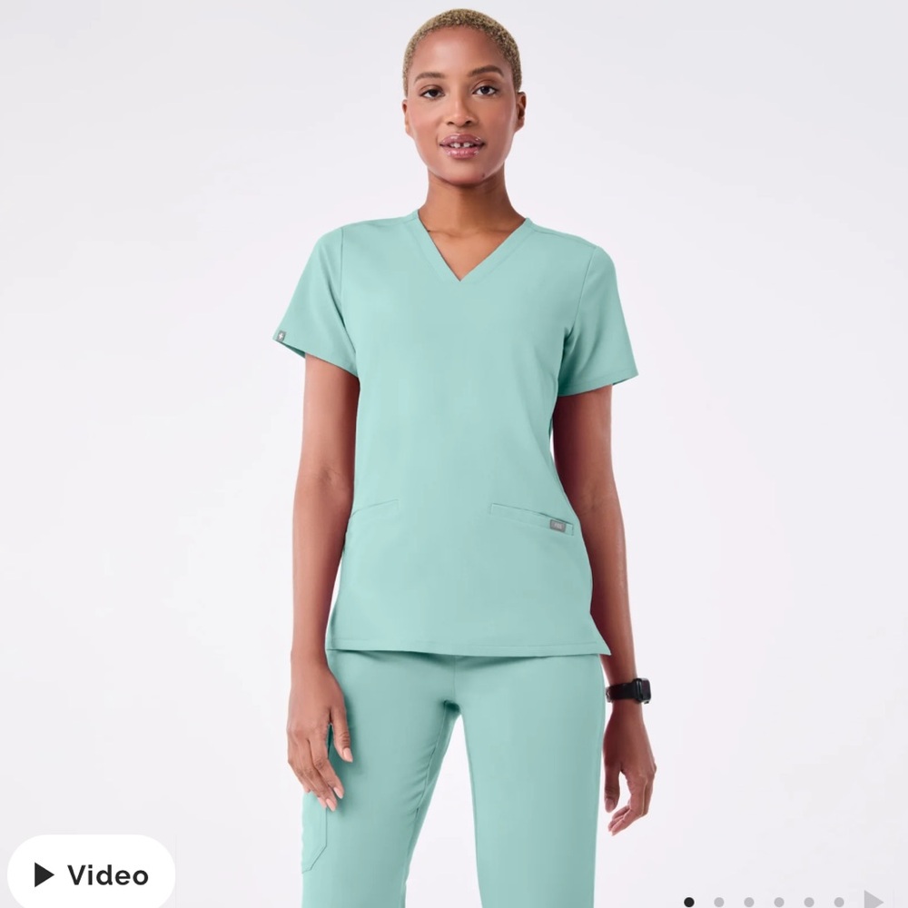 FIGS Casma Three Pocket Scrub Top